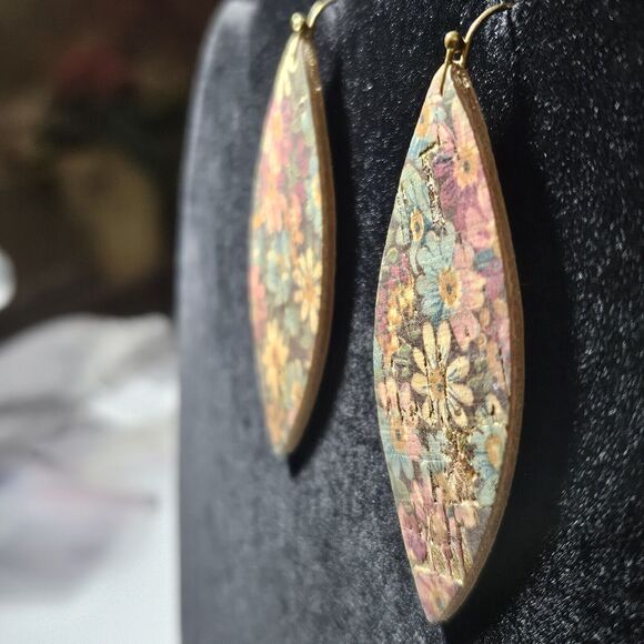 Pink And Blue Flower Cork With Gold Dangling Earrings - Picture 5 of 11